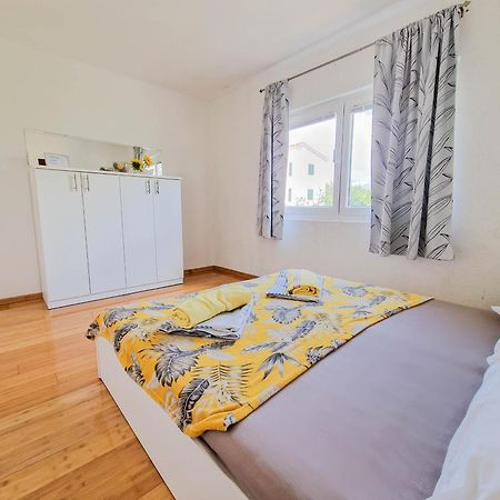 Flip - Flop Apartment Novalja Exterior photo
